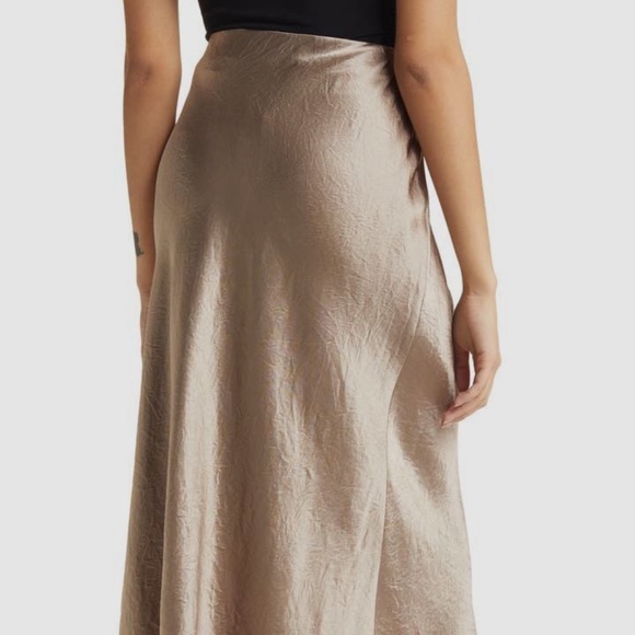 NWOT Rails Women's Champagne Mischa Ruched Satin Midi Skirt - Picture 2 of 6